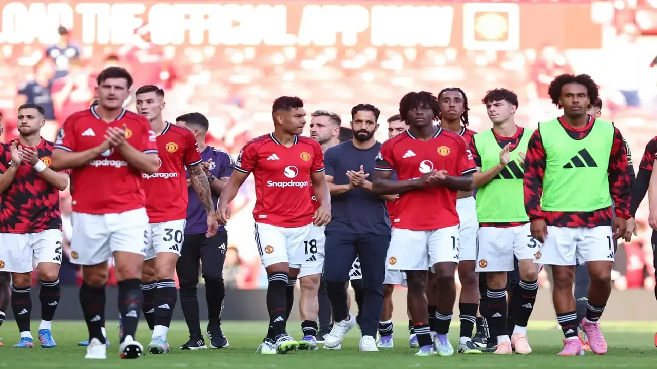 نجم مانشستر يونايتد يثير صراعاً شرساً بين نادٍ عربي وعمالقة الدوري الأوروبي